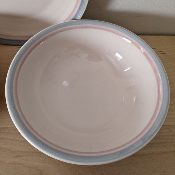 Aura Pink Pfaltzgraff soup bowls and one salad plate - Picture 4 of 12